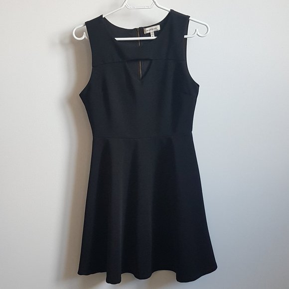 Monteau Los Angeles | Little Black Dress - Picture 1 of 8